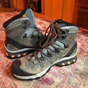 Salomon hiking boots- W9